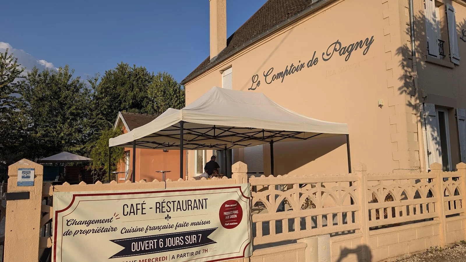 Façade extérieure du Comptoir de Pagny