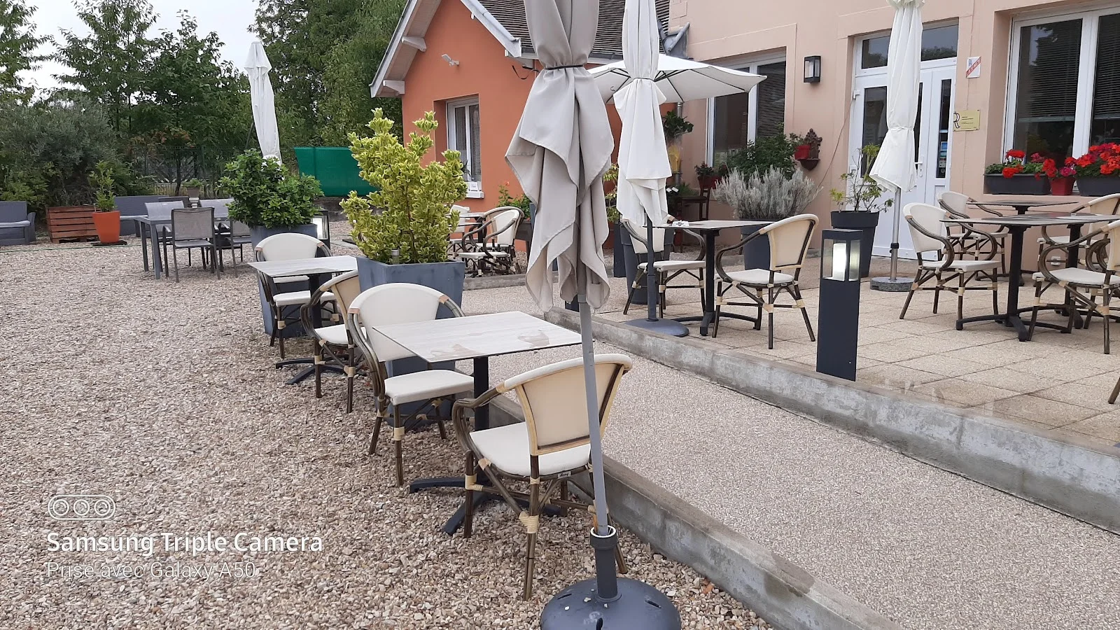 Salle de restaurant conviviale